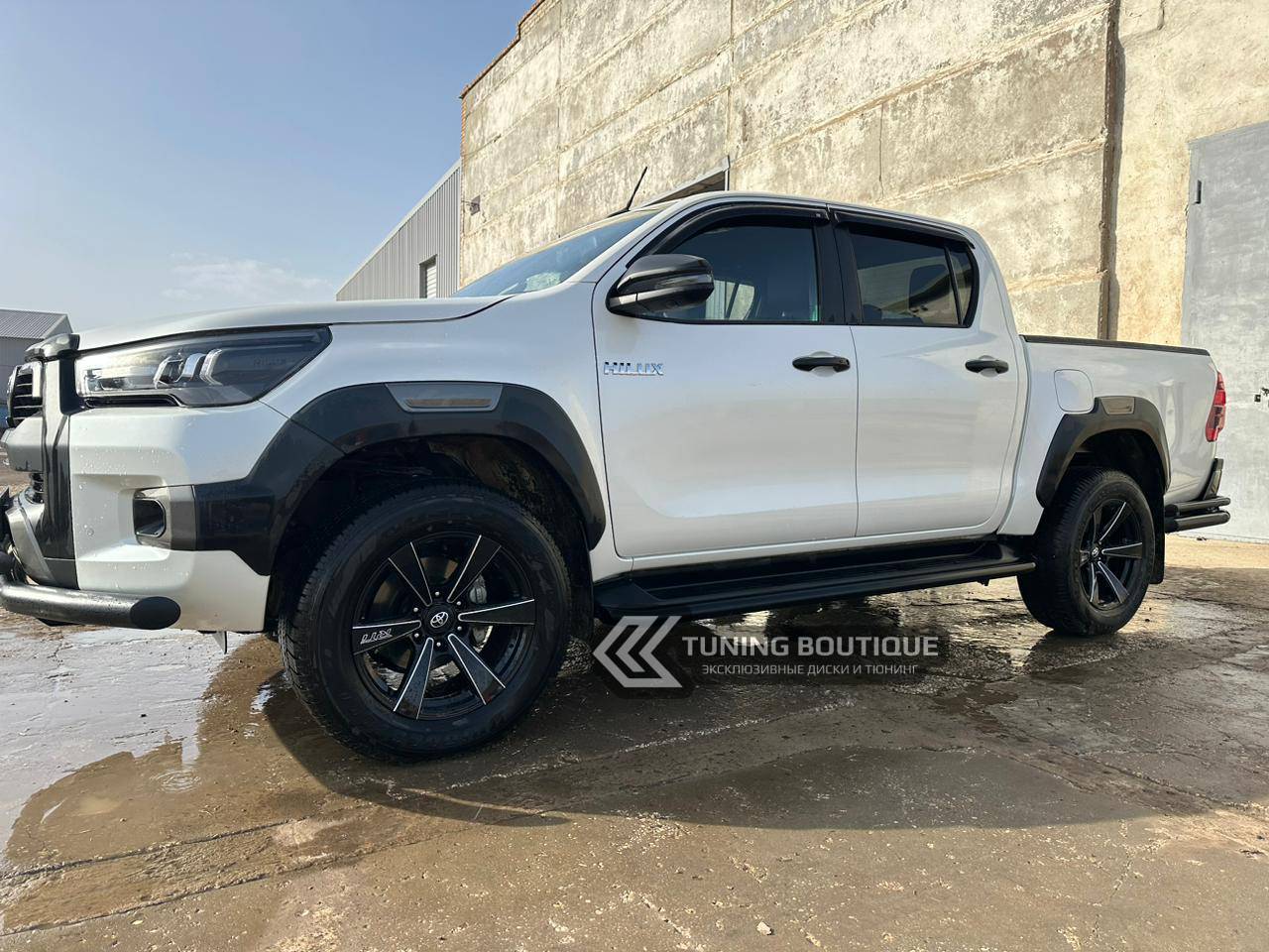 Toyota Hilux на 18" кованых дисках нашего производства фото 1